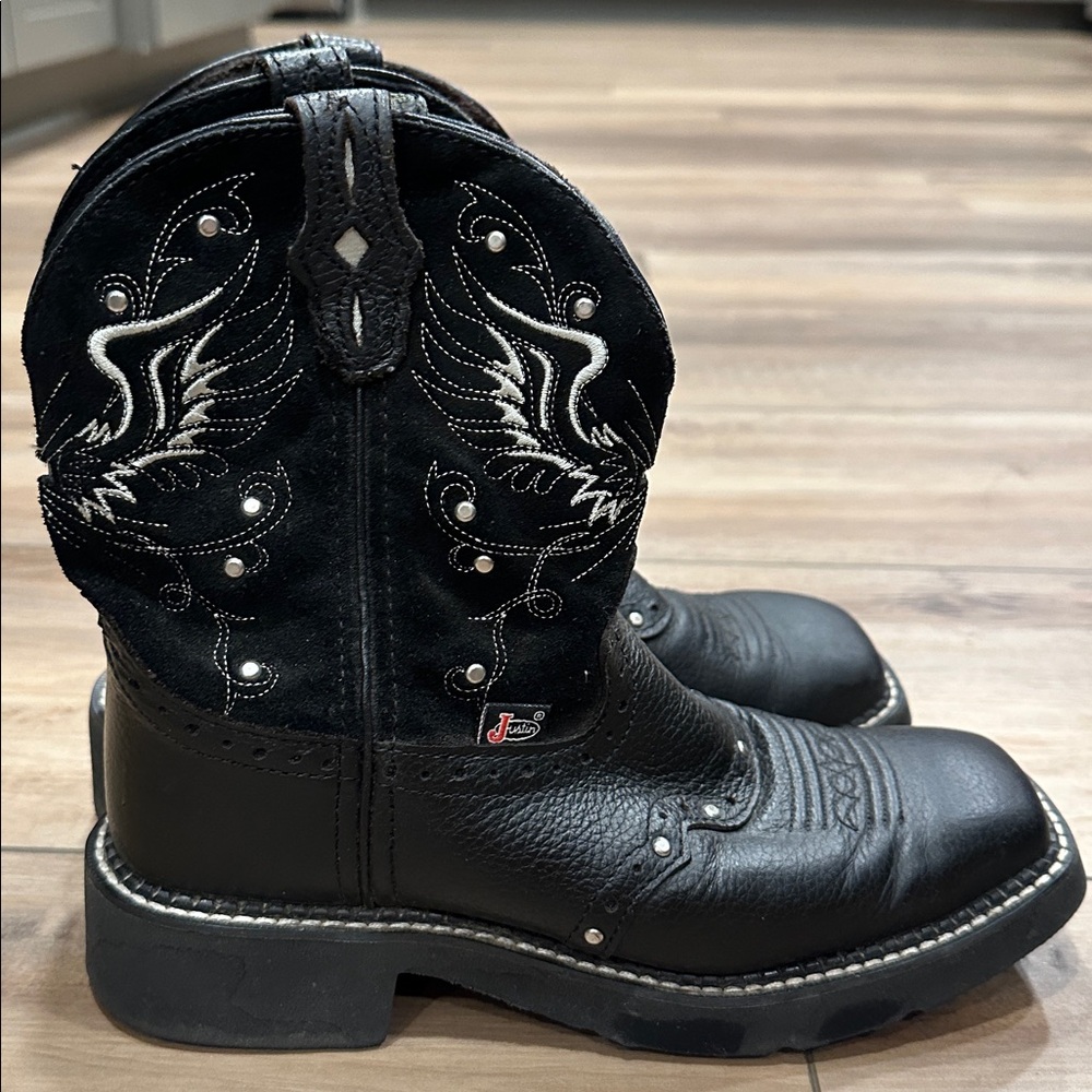 Justin Boots Black Western Leather Cowboy Boots with White Embroidery
